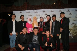Foto Bersama di Upacara Penutupan PNMHII XXIV